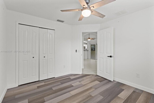 Building Photo - 1392 SW Sudder Ave