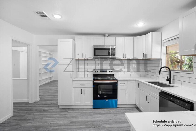 Building Photo - 6829 Shadydale Dr