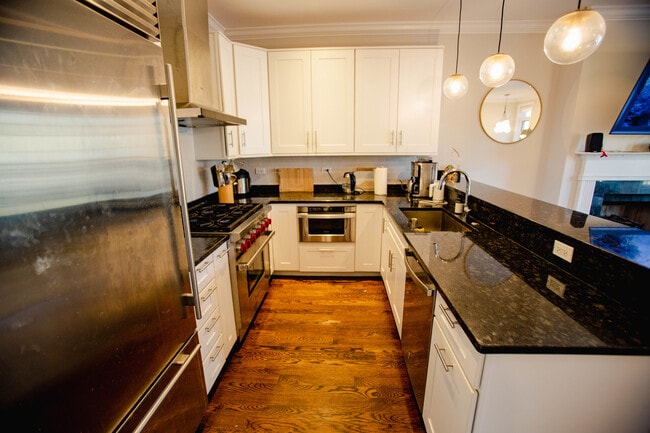 Building Photo - 843 W Fletcher St