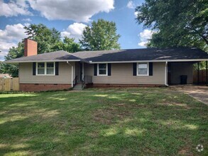 Building Photo - 2 miles from the University of Alabama (4 ...