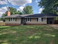 Building Photo - 2 miles from the University of Alabama (4 ...