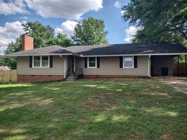 Primary Photo - 2 miles from the University of Alabama (4 ...