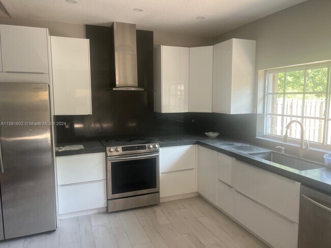 Building Photo - 12157 Natalies Cove Rd