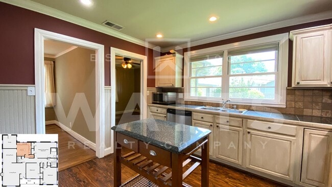 Building Photo - Beautiful Cottage Home located in Homewood