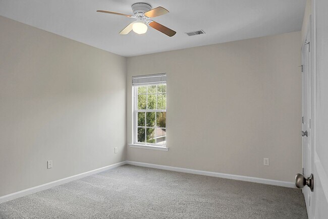 Building Photo - Comfortable Living, 4 BR 2.5 BA Home, Two Car Garage