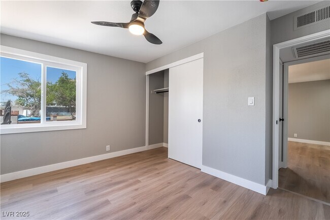 Building Photo - 2749 Del Mar Pl