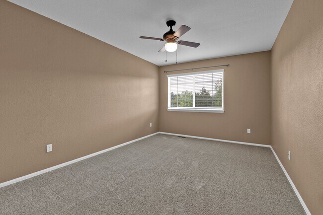 Building Photo - 705 Witchhazel Ct
