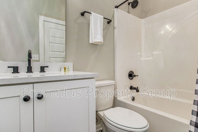 Building Photo - 1018 N D St