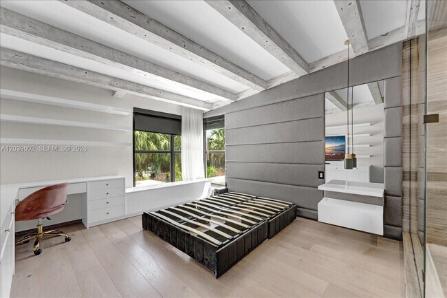 Building Photo - 6011 N Bayshore Dr