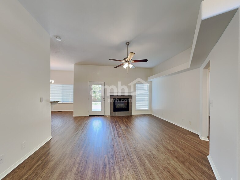 Building Photo - 956 W State St