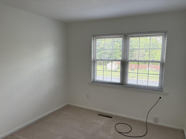 Building Photo - 167 Sunshine Dr