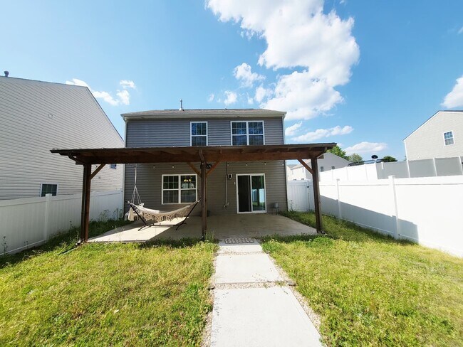 Building Photo - 597 Bloomover St