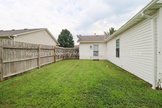 Building Photo - 3 Bed | 2 Bath in Owasso!