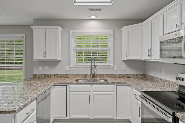 Building Photo - 2404 Lubbock Ct