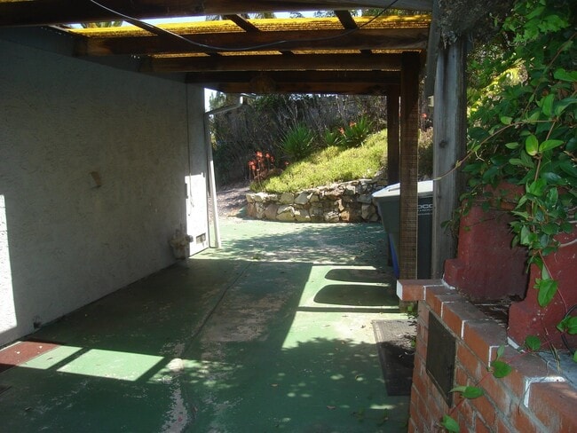 Building Photo - Charming 3BD/2BA Single Family Home in the...