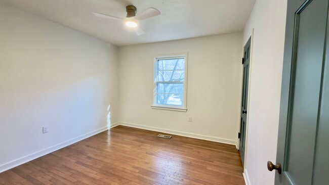 Building Photo - 3413 Montlake Dr