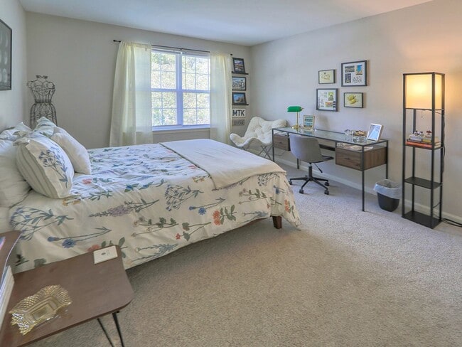Building Photo - Year-round rental - 4 br 2.5 ba Twin Home in Seabright Village – East of Route 1