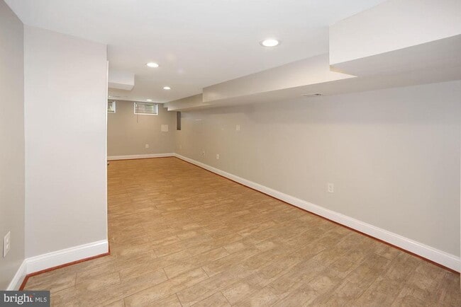 Building Photo - 1354 Adams St NE