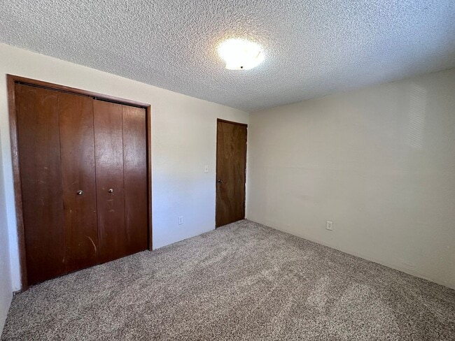 Building Photo - 970 S 55th Pl