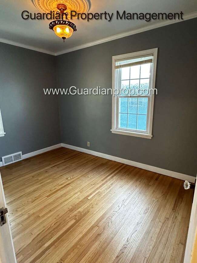 Building Photo - Northeast Single Family Home, Fenced Yard,...