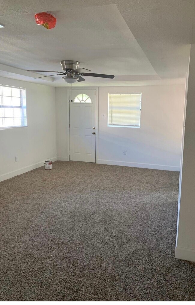 Building Photo - 10430 Wicklowe St