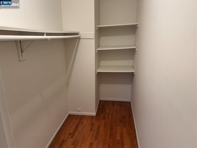 Building Photo - 252 Collignon Way