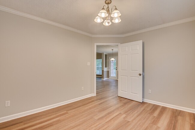 Building Photo - 7640 Pleasantville Way