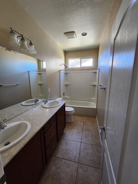 Bathroom 3 - 207 Hibiscus Way