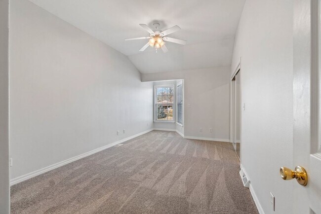 Building Photo - Brookshire 1325/1327