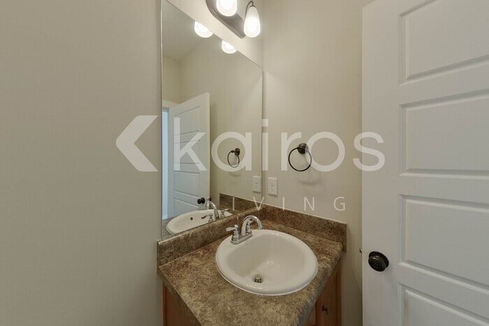 Building Photo - 44 Maple Leaf Dr