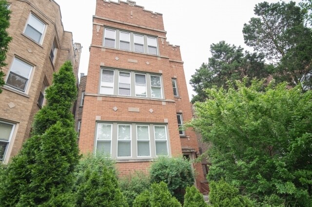 Primary Photo - 6327 N Oakley Ave