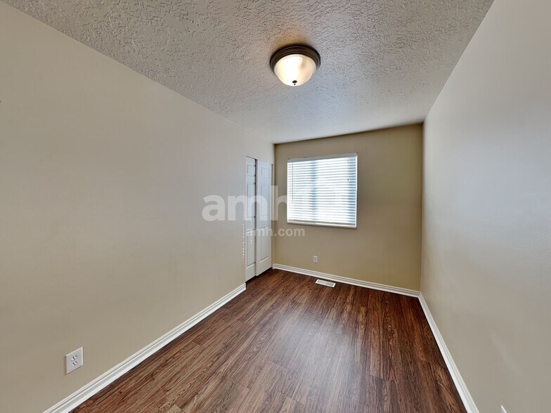 Building Photo - 373 W 2200 N
