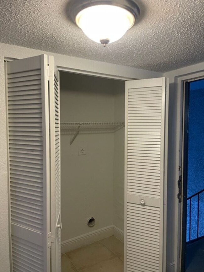 Building Photo - Large two bedroom condo