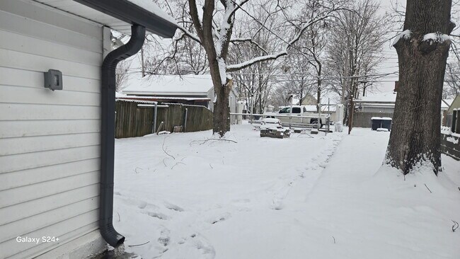 Building Photo - 2209 Central Ave