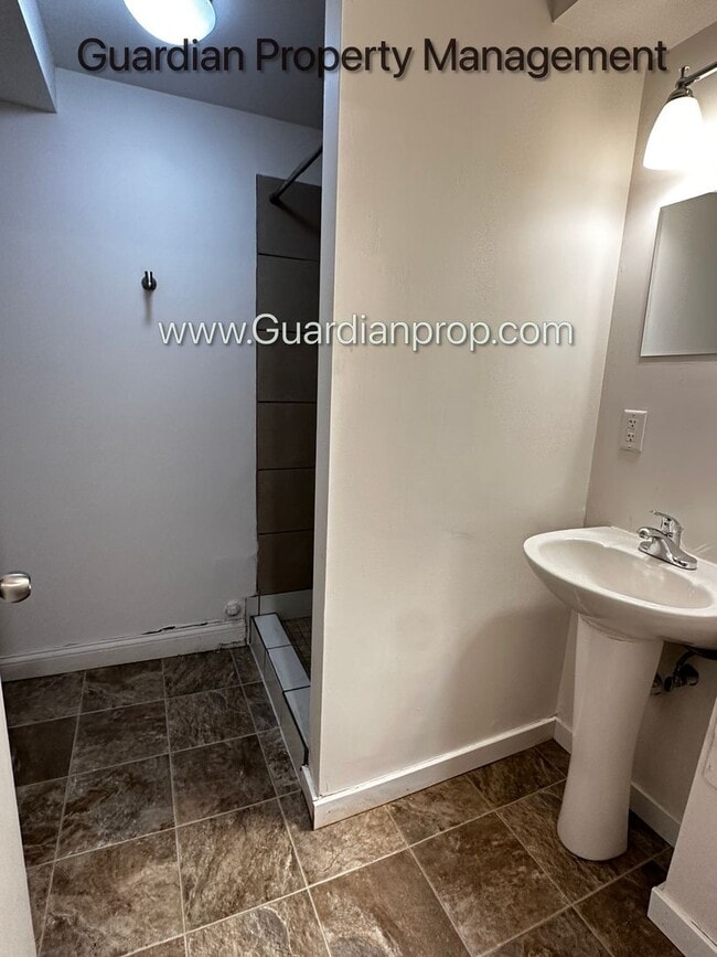 Building Photo - St Louis Park Single Family Home, 2 Baths, Office, Newly Finished Hardwood Floors