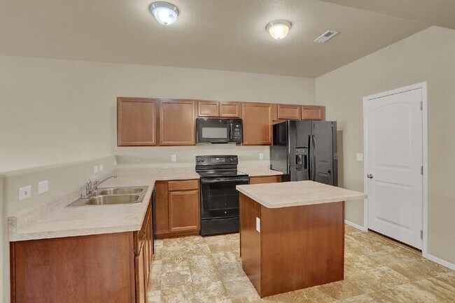 Building Photo - Move-In Ready Townhome | $1,000 Off First ...