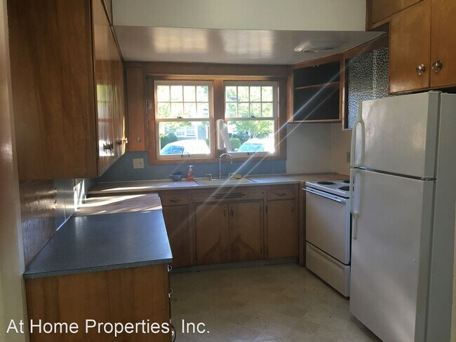 Building Photo - 4 br, 2 bath House - 861 SW Madison Avenue