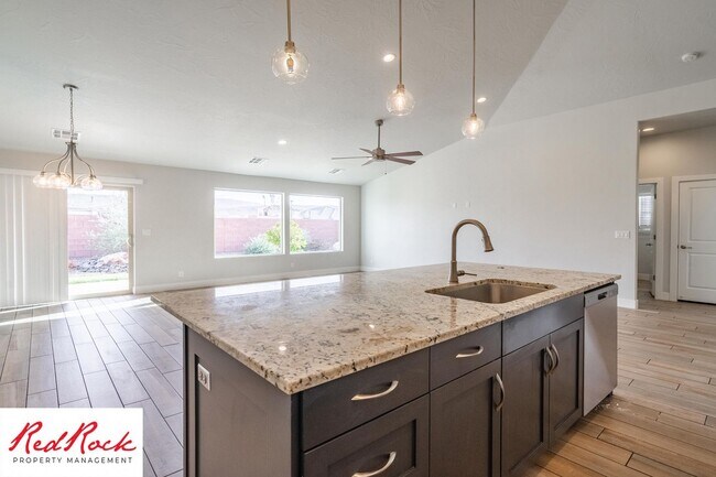 Building Photo - Beautiful 4 Bedroom Home