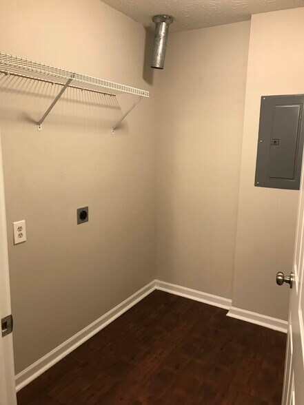 Laundry room - 636 Friars Ln