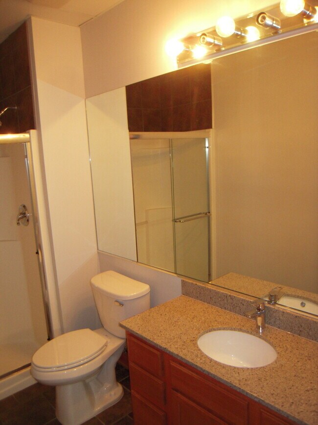 Building Photo - 16649 Oak Park Ave