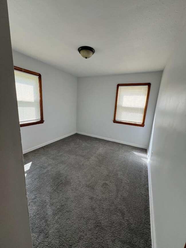 Building Photo - 15818 Maplewood Ave