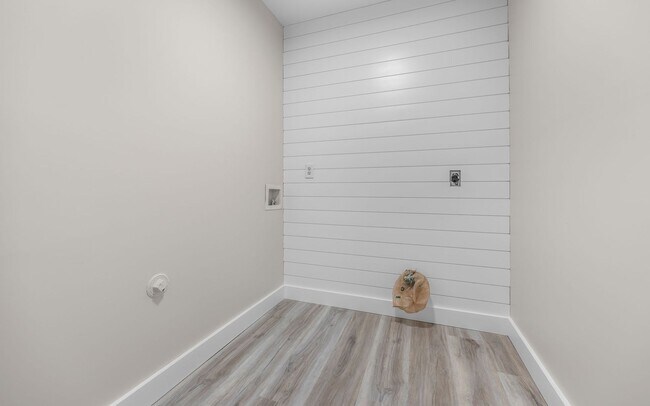 Building Photo - READY NOW!! 4-Bedroom Home w/Attached Garage! Pet Friendly - Fenced Backyard - MUST SEE!