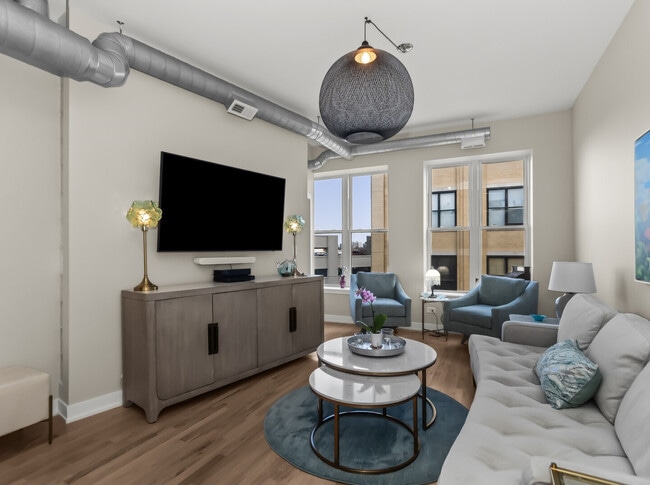 Building Photo - 1645 W School St