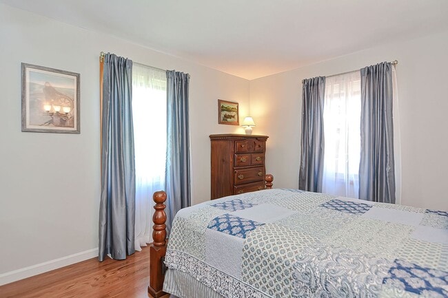 Building Photo - Winter rental: Dot's Place- (Utilities Inc...