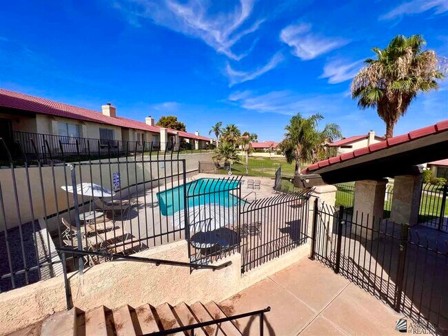 Building Photo - 2045 S 14th Ave