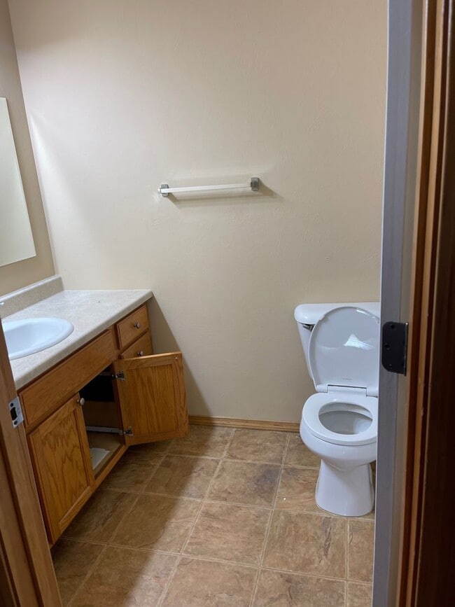 Building Photo - 3 Bed 2.5 Bath in River Rock