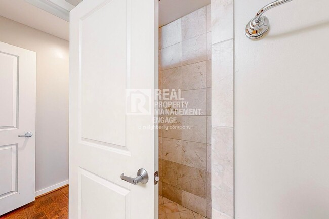 Building Photo - 2 Bedroom Condo Available for Rent in the ...