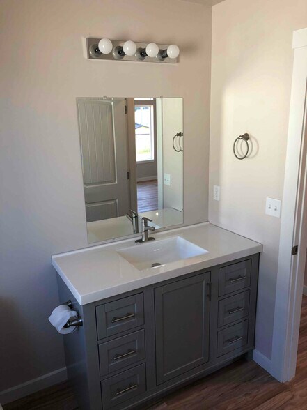 Building Photo - 746 Hamilton Ranch Rd