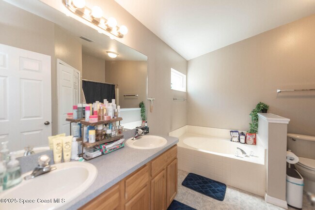 Building Photo - 2667 Deercroft Dr