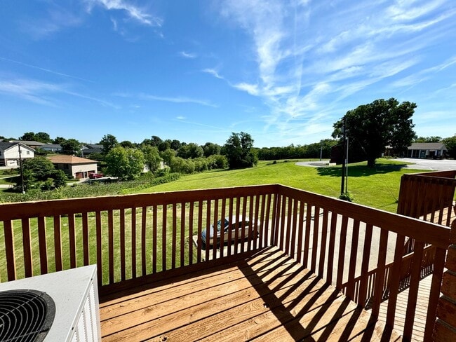 Building Photo - Beautiful Remodeled 2 Bedroom in Richmond!